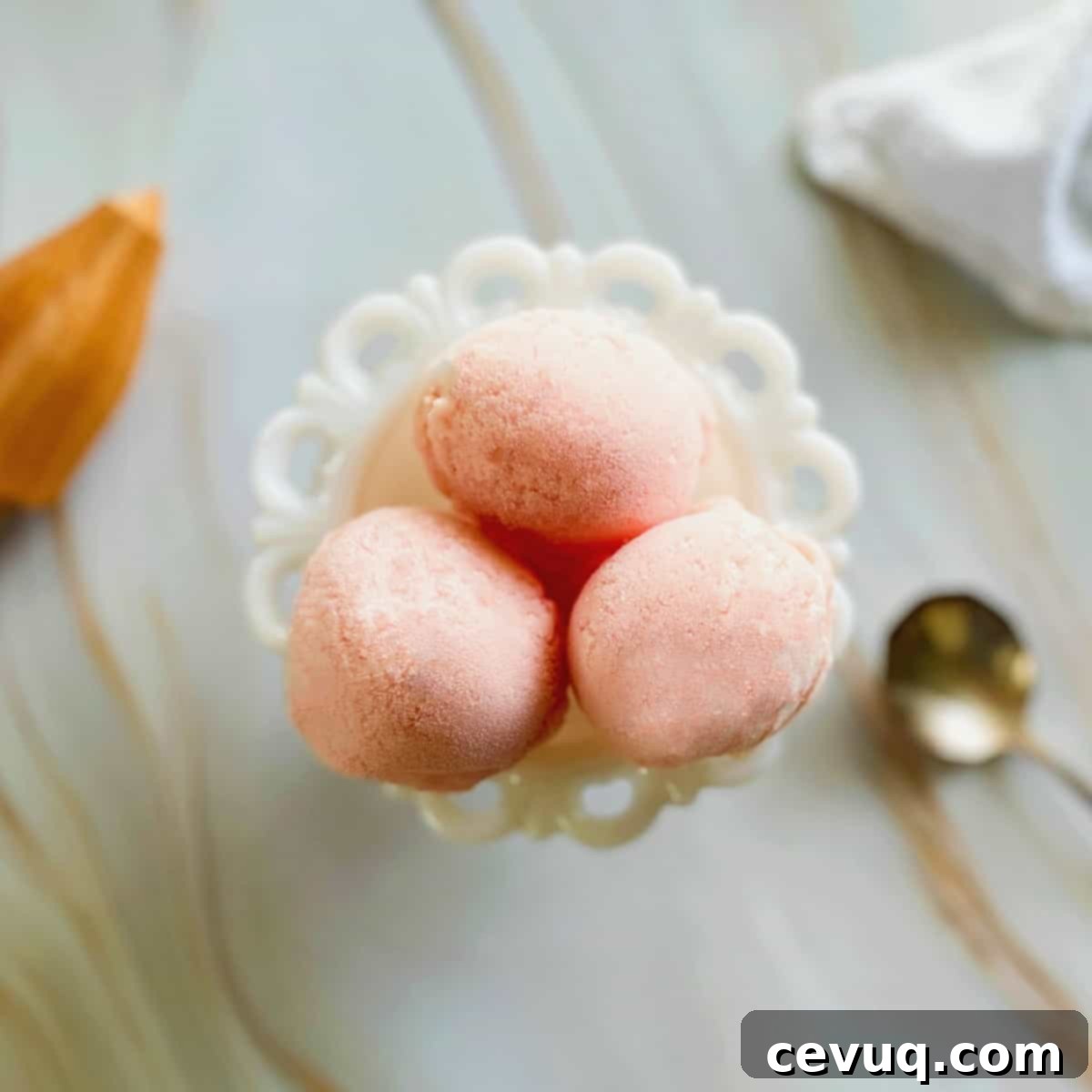 Απόλαυση Γκουάβα 5 guava gelato scoops.