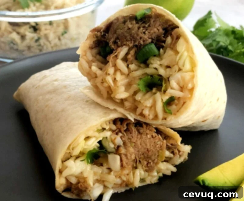 Γρήγορα Κορεάτικα Μπουρίτος 3 Κορεάτικο burrito με κομμένο χοιρινό, έτοιμο για σερβίρισμα.