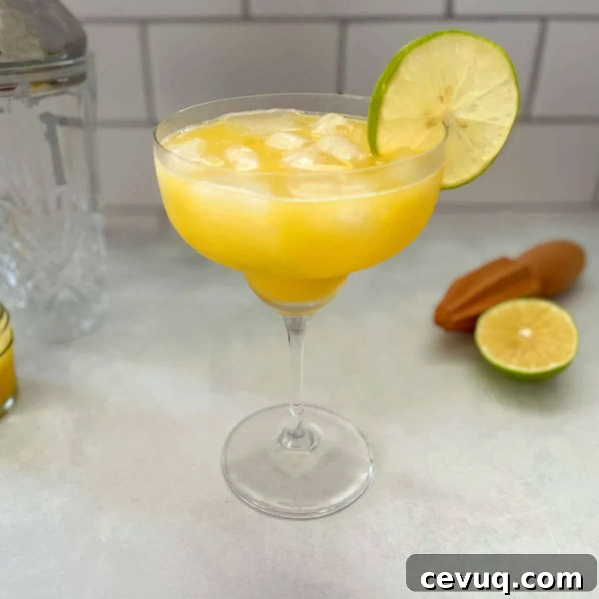 Μάνγκο Μαργαρίτα Στα Βράχια 5 Mango Margarita με γαρνιτούρα λάιμ.