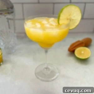 Μάνγκο Μαργαρίτα Στα Βράχια 7 Mango Margarita με γαρνιτούρα λάιμ.