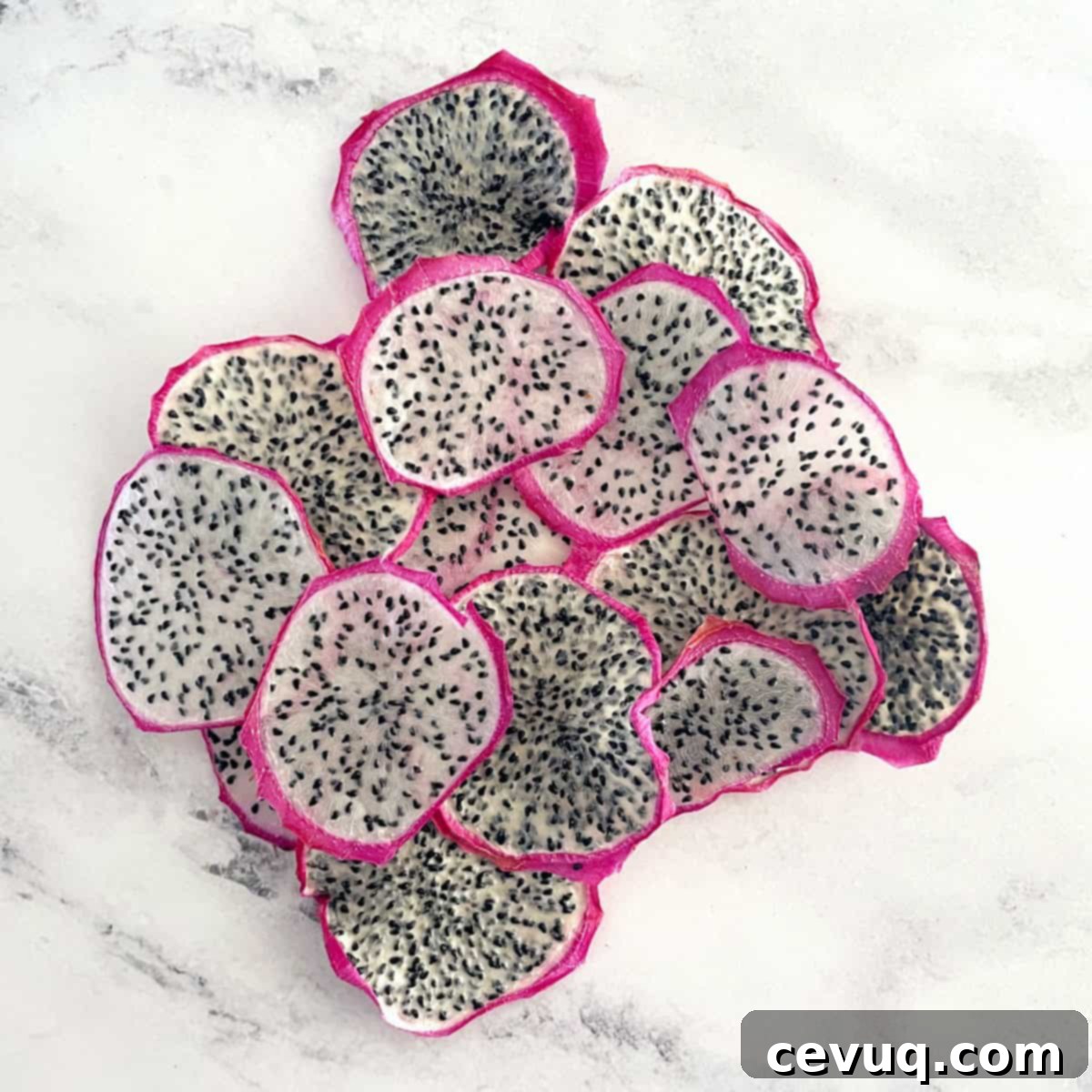 Αποξηραμένη Πιταχάγια 2 dried white dragon fruit in a pile.