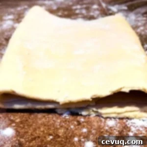 Γρήγορη και Εύκολη Σφολιάτα 14 folded rolled out puff pastry.