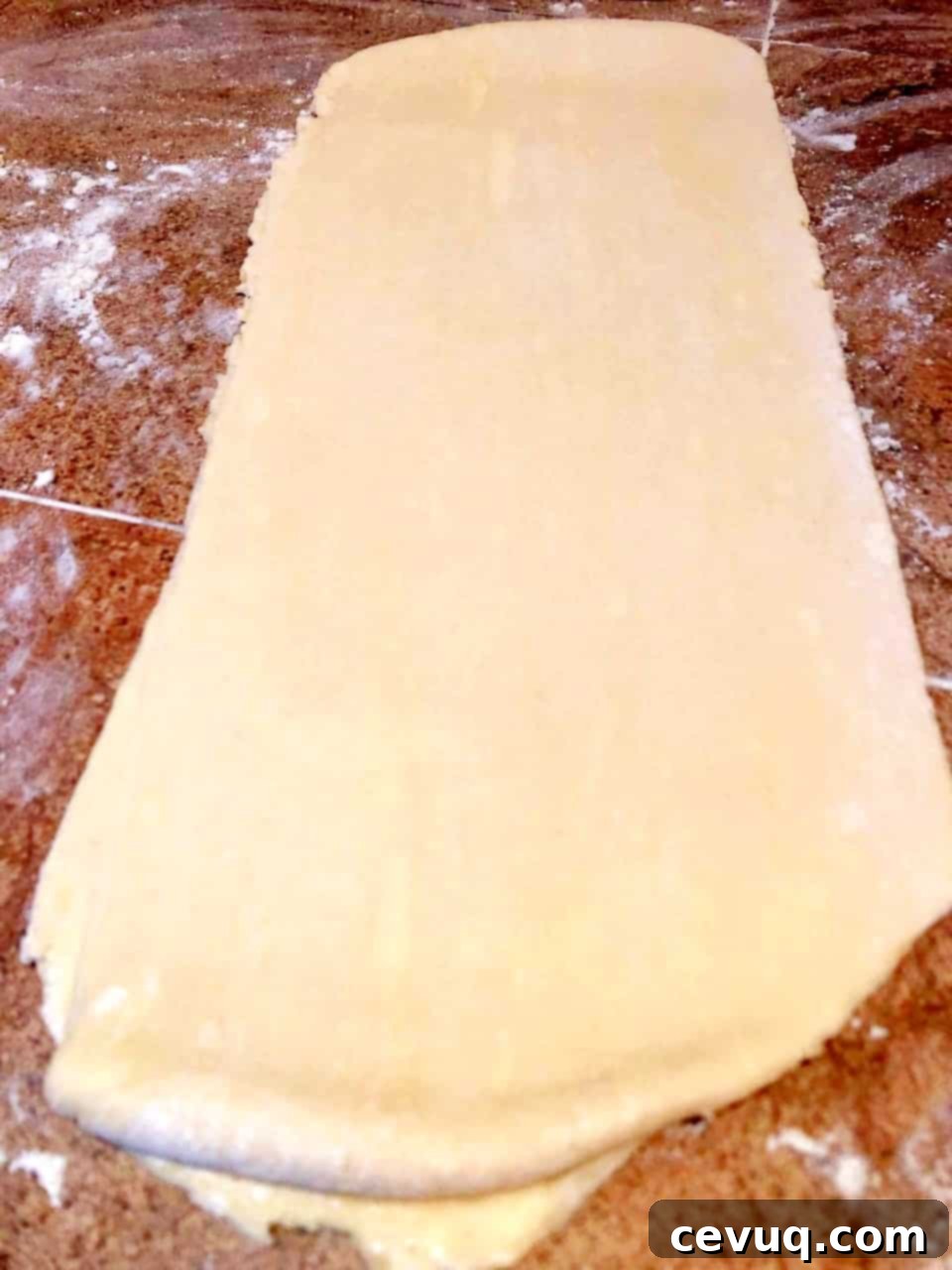 Γρήγορη και Εύκολη Σφολιάτα 9 rolled out puff pastry dough.
