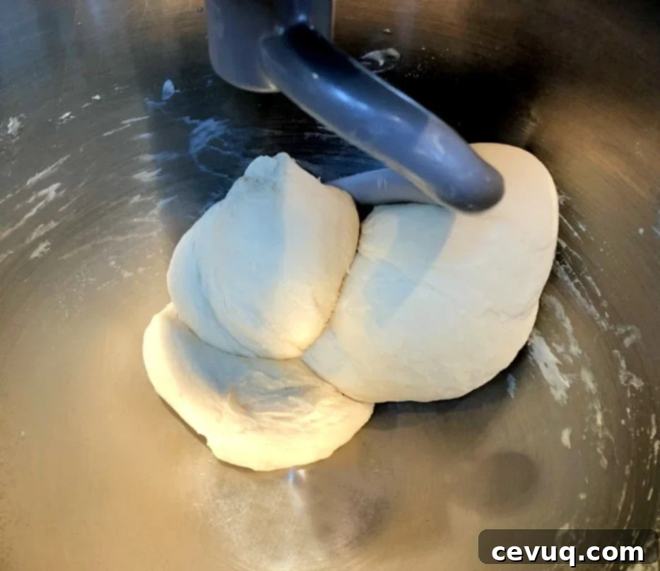 Αυθεντική Ελληνική Πίτα 7 Ζύμη πίτας μετά από 5 λεπτά ζυμώματος