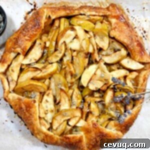 Συνταγή για Γκαλέτα Μήλου με Λεβάντα 11 apple lavender galette with a lavender sprig.
