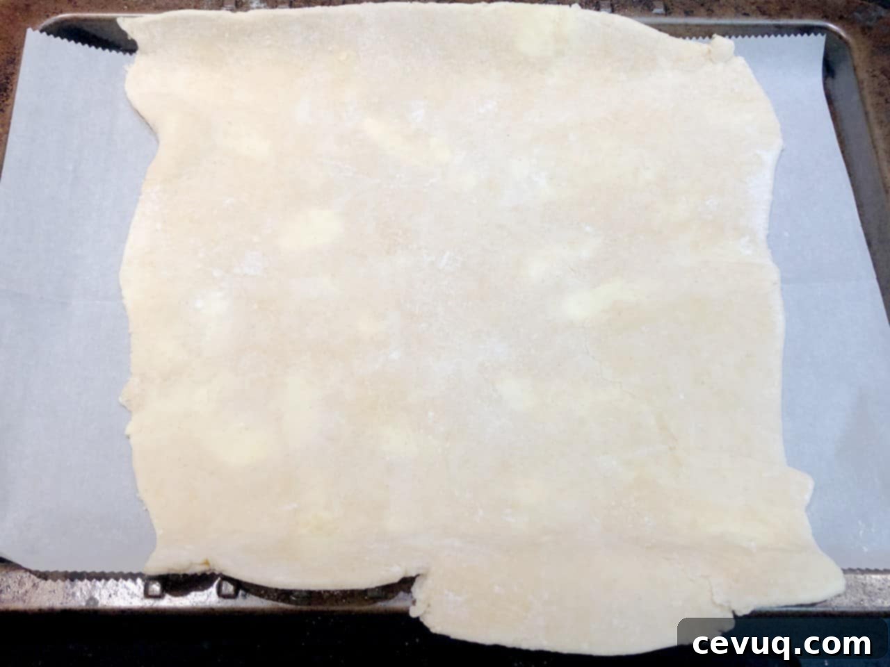 Συνταγή για Γκαλέτα Μήλου με Λεβάντα 7 rolled out pie crust on parchment for galette.
