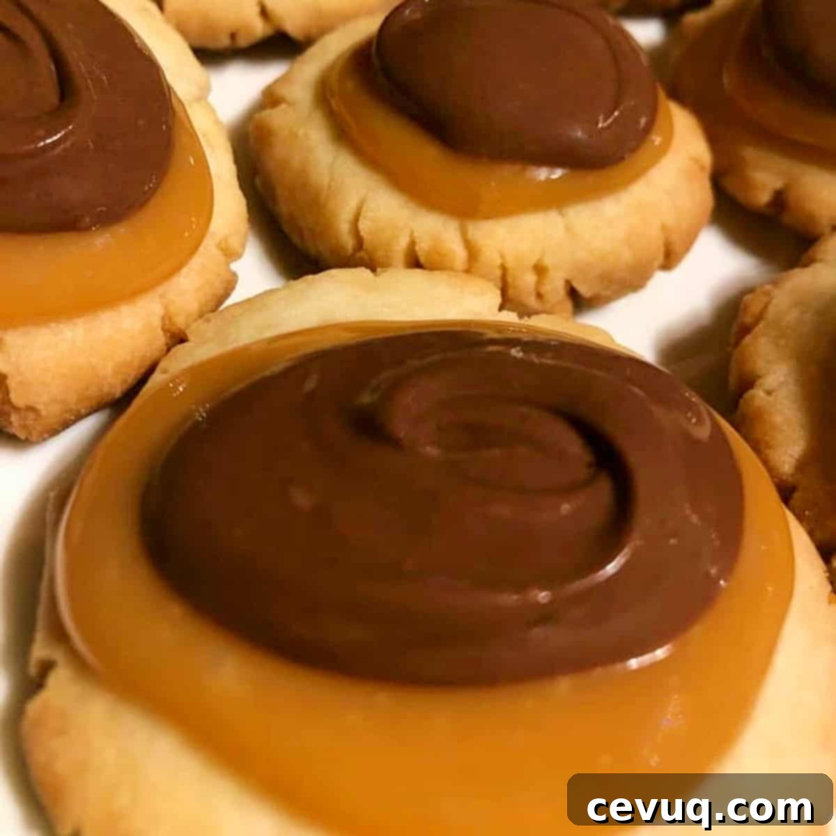 Τουίξ Κουλουράκια 2 cookies Twix σε πιάτο