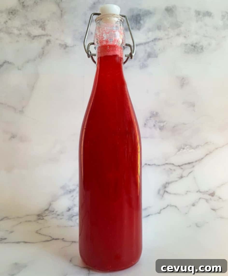 Οξυμέλι Φρέσκων Φρούτων 4 a bottle of strawberry shrub.