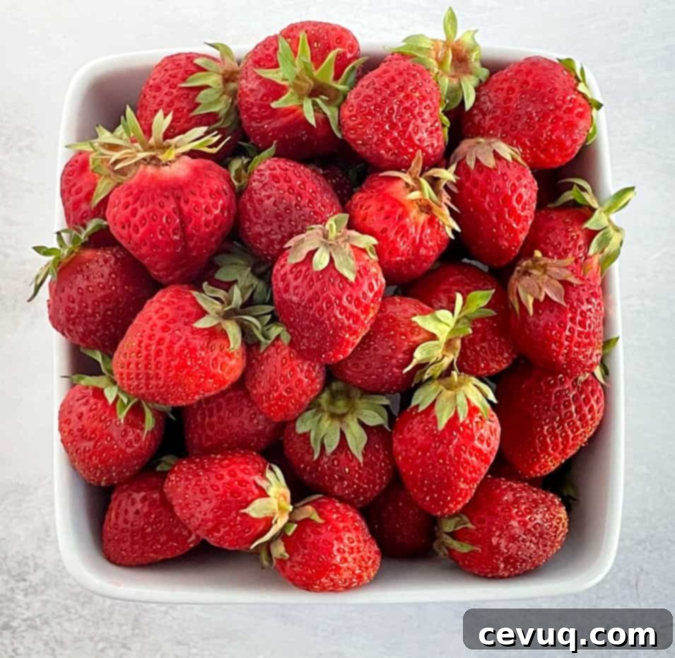 Οξυμέλι Φρέσκων Φρούτων 5 strawberries in a fruit basket.
