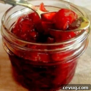 Συνταγή Βύσσινου Αμαρένα 7 homemade amarena cherries in a jar.
