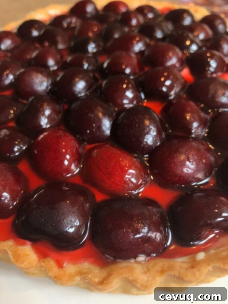 Τάρτα κεράσι έτοιμη για σερβίρισμα