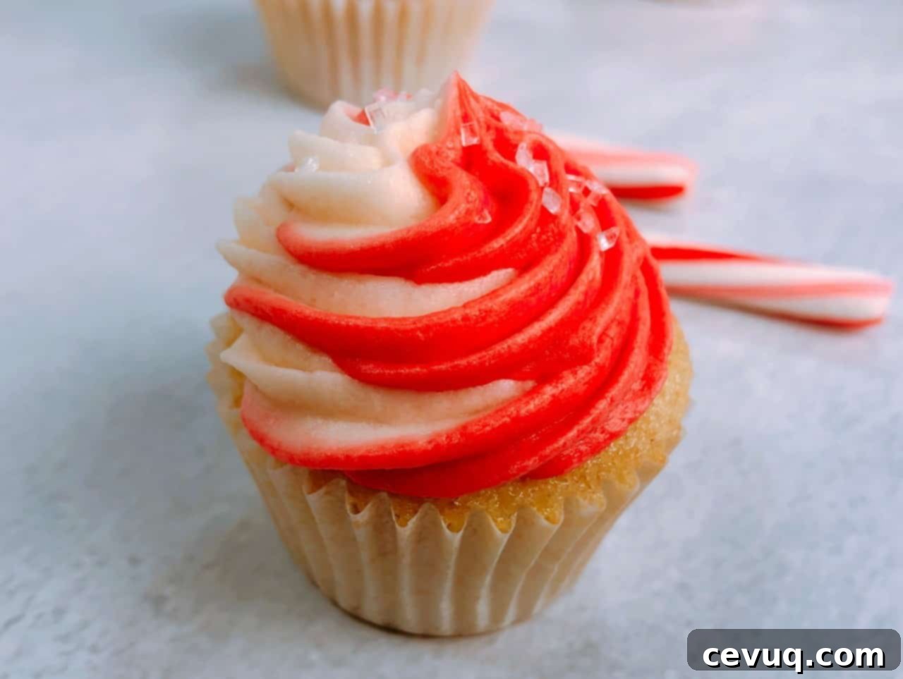 Κεκάκια Μπαστουνάκι Καραμέλας 12 Μίνι cupcake ζαχαροκάλαμο με στριφτή βουτυρόκρεμα μέντας