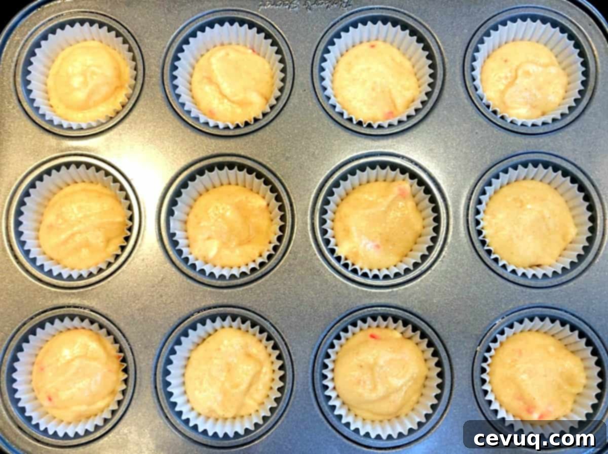 Κεκάκια Μπαστουνάκι Καραμέλας 8 Cupcakes με ζαχαροκάλαμο σε φόρμα πριν το ψήσιμο