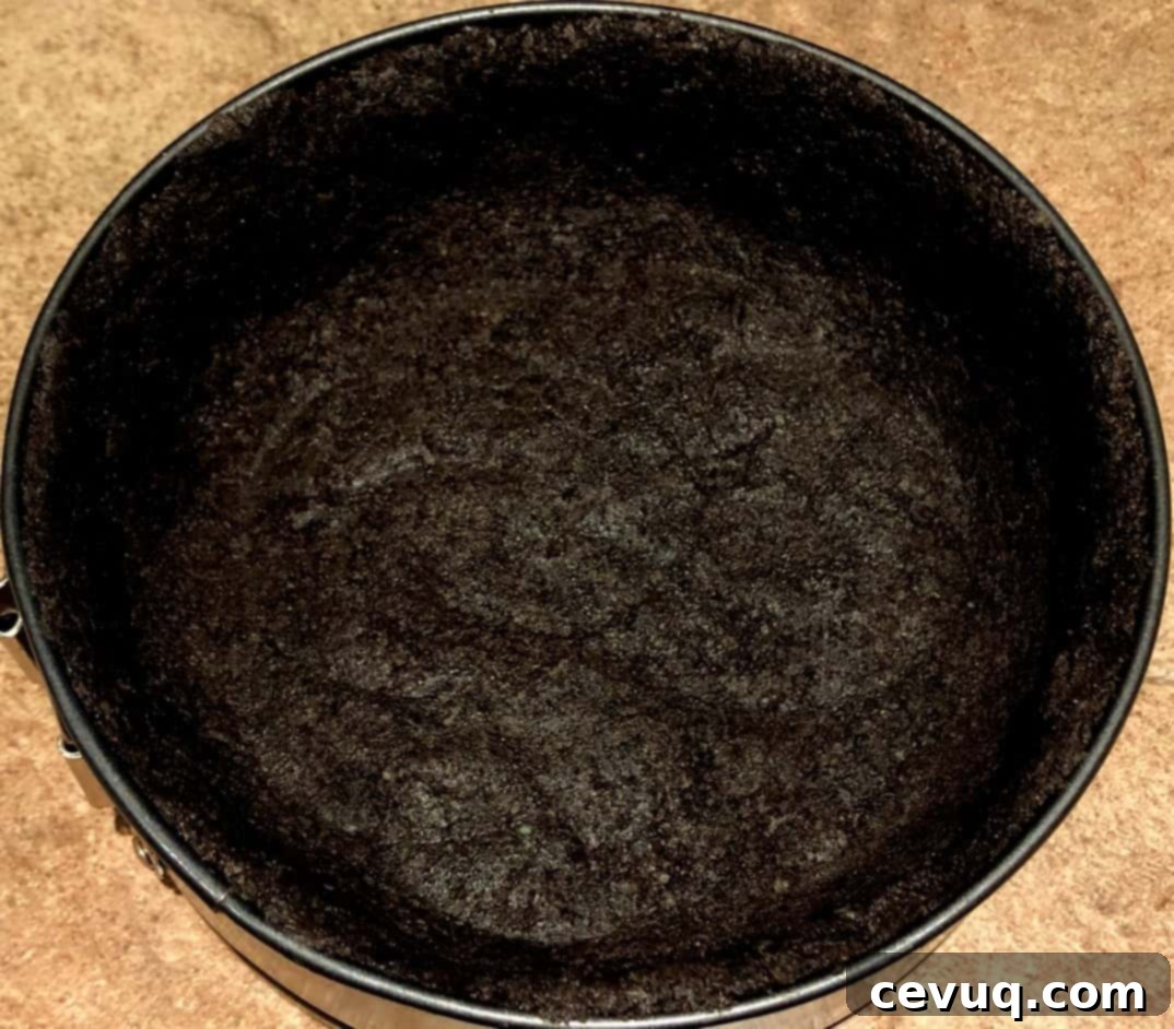 Παγωτοτάρτα Όρεο Μέντα 6 Βάση πίτας Oreo και βουτύρου σε φόρμα με ελατήριο.