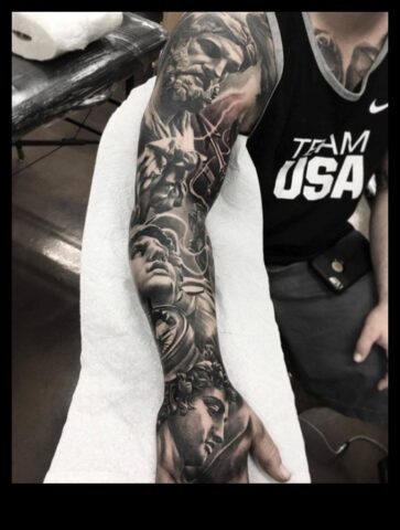 Τατουάζ βραχίονα σε γλυπτό καμβά ως έργο τέχνης