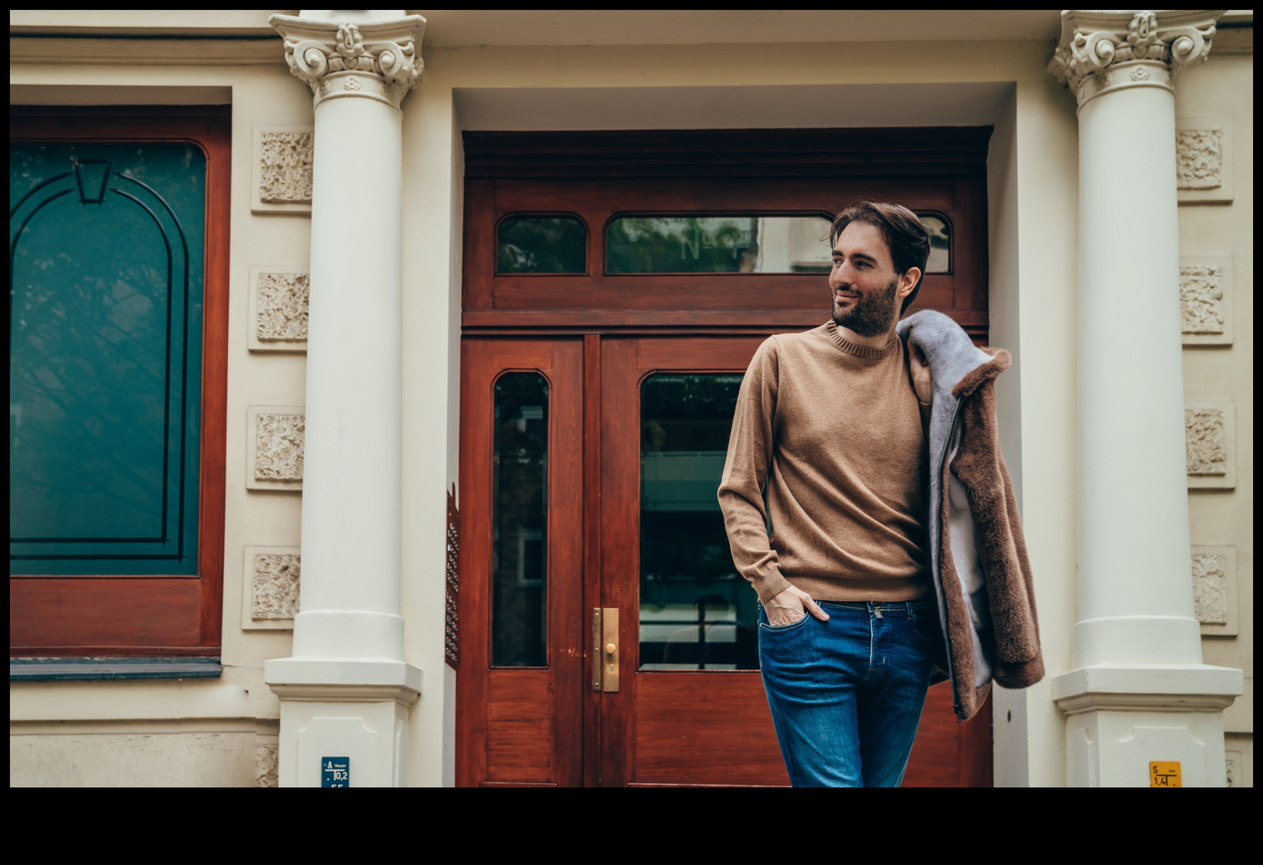 Street Style Saga Μια διαχρονική ματιά στην Urban Elegance 4 Street Style Saga: Urban Elegance Explored Through Timeless Captures