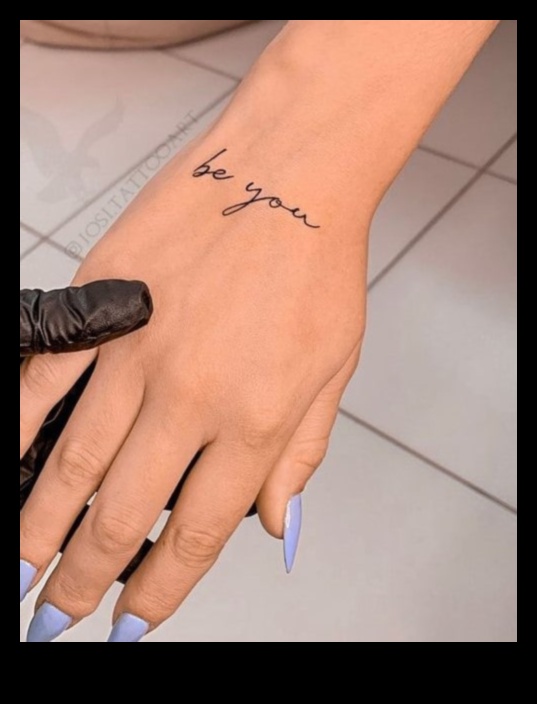 Κρυφοί πολύτιμοι λίθοι: Μικροσκοπικά τατουάζ στον καρπό που αποκαλύπτουν προσωπικούς θησαυρούς