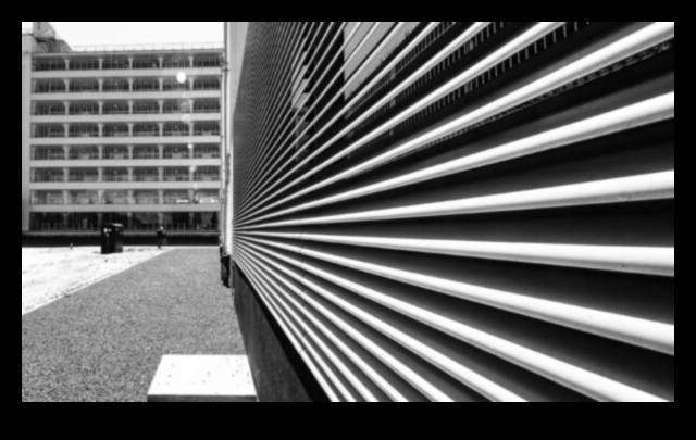 Φασματική Συμμετρία: Εναρμόνιση Στοιχείων με Στυλ Αρχιτεκτονικής Φωτογραφίας