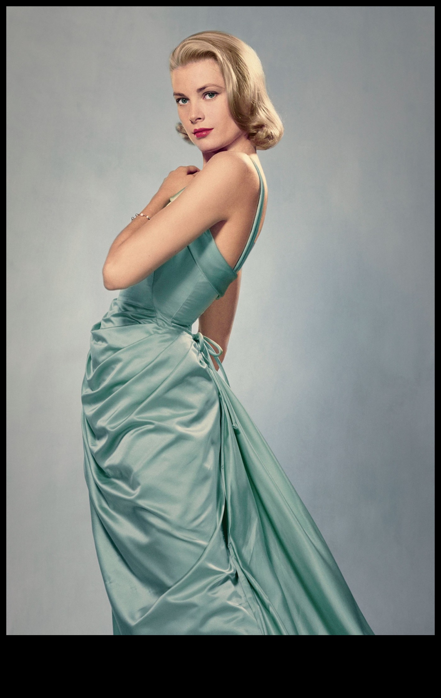 Cinematic Couture: Drama and Elegance in Iconic Fashion Photography