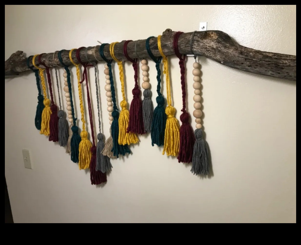 Living Tapestry: Threads of Creativity in Artful Body Decor