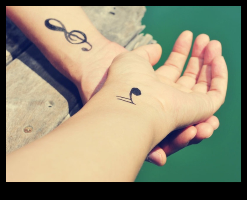 Επικά τατουάζ με μελάνι για ζευγάρια που λένε διαχρονικές ιστορίες αγάπης 2 Epic Ink: Couple Tattoos Illustrating Timeless Love Narratives