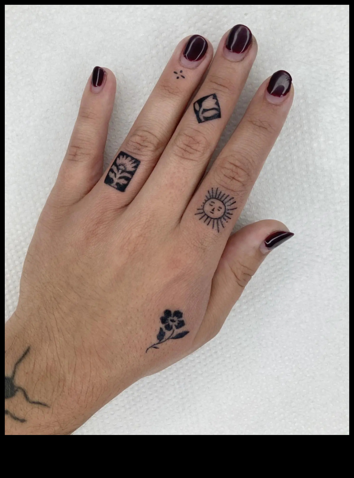 Micro Masterpieces: Unlocking the Beauty of Finger Tattoos