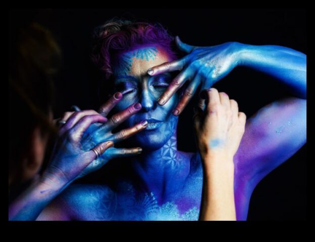 Artful Fusion Where Creativity Meets the Human CanvasΜια ματιά στη διασταύρωση της τέχνης και του ανθρώπινου σώματος, από τη ζωγραφική σώματος έως την τέχνη της περφόρμανς.