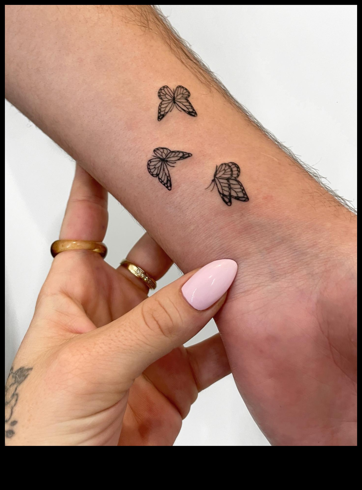 Ink Elegance: Chic and Simple Wrist Tattoo Inspirations