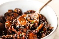 Sautéed Garlic Mushrooms with Butter and Parsley