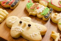 Christmas Iced Cookies: Cutting Shape Cutters and Decorating Tips