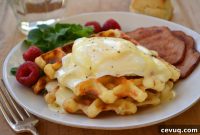 Waffle Eggs Benedict: Crispy Waffles with Hollandaise and Poached Eggs