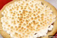 S’mores Dessert Pizza Recipe: Gooey Chocolate and Marshmallow Pie