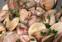 Sake-Steamed Clams Recipe from Yumivore: Simple Japanese Flavor