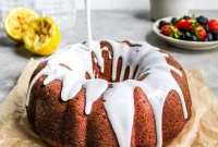 Powdered Sugar Glaze Recipe: Smooth Icing for Cakes & Donuts