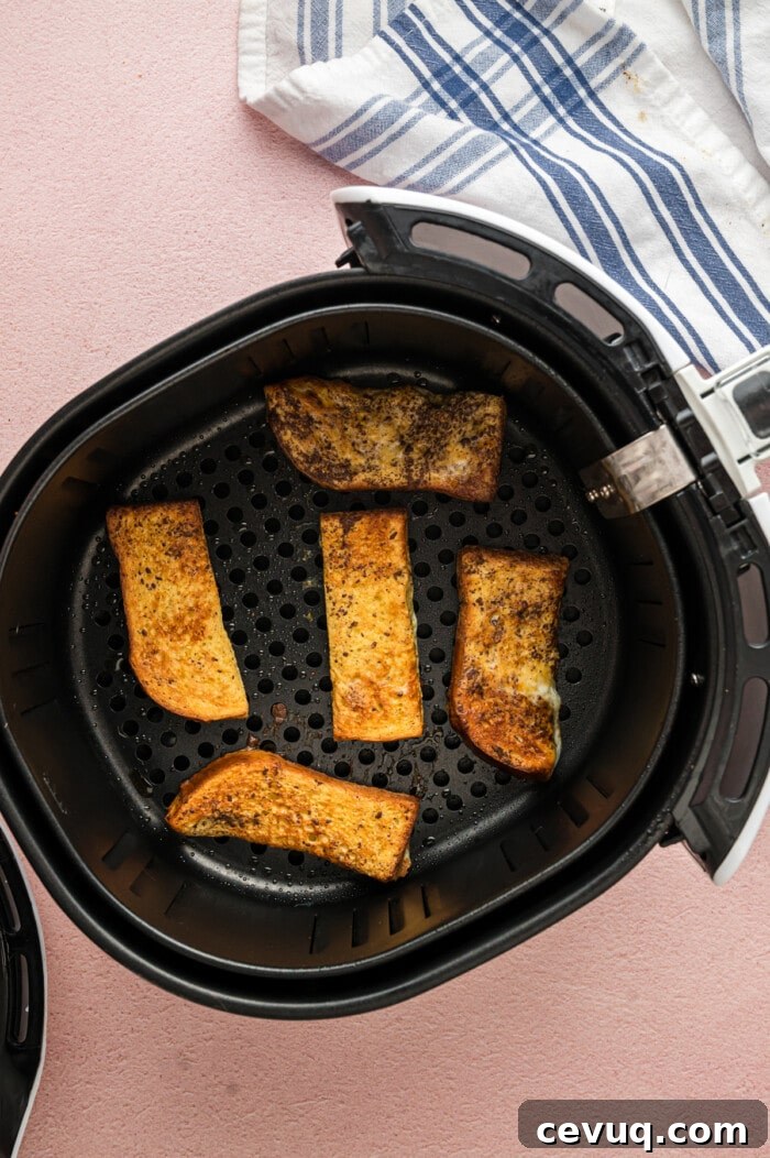 Cooked French toast sticks