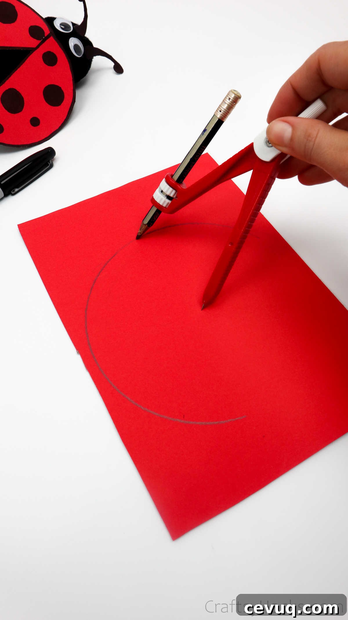 tracing circle on paper