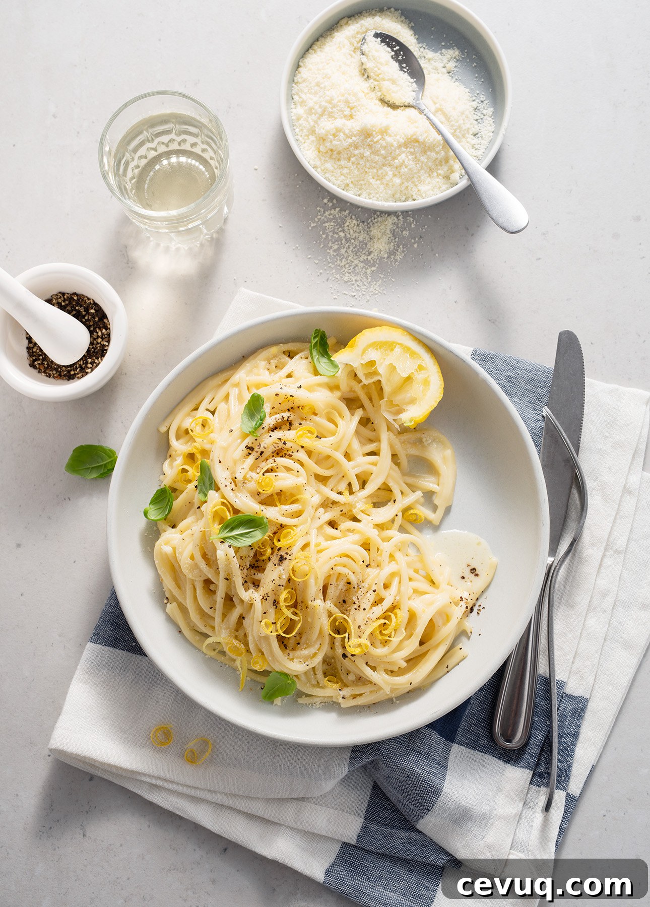 Spaghetti al Limone (Creamy Lemon Spaghetti) // 30 Zesty & Bright Savory Lemon Recipes // FoodNouveau.com
