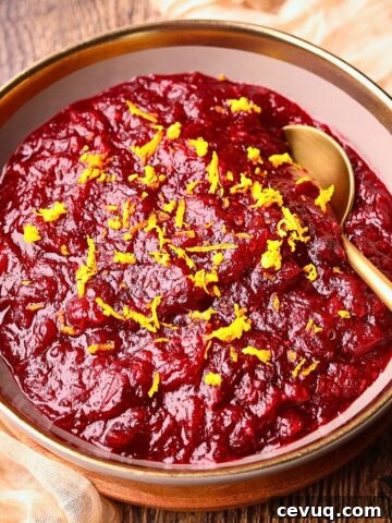 Maple vanilla, cranberry sauce in a serving bowl.
