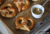 Soft Beer Pretzels Recipe — Homemade Pretzels with Beer Flavor