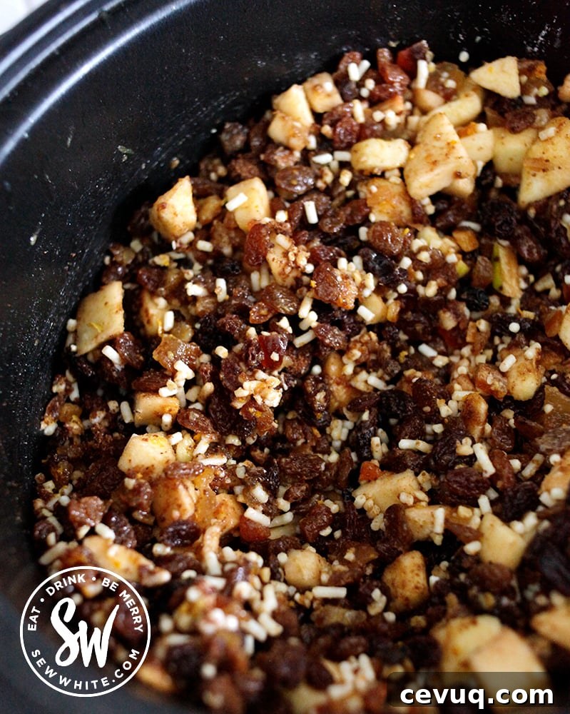 Mincemeat Cake: Festive Mince Pie Layer Cake Recipe 14 img 28455 19