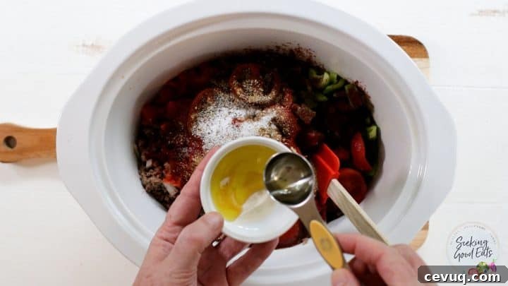 Mixing thickener and adding to the chili