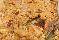 Classic Apple Crisp Recipe with Cinnamon Oat Topping