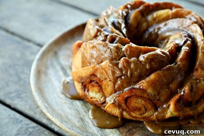Cinnamon Roll Coffee Cake: The happy combination of cinnamon rolls and coffee cake!