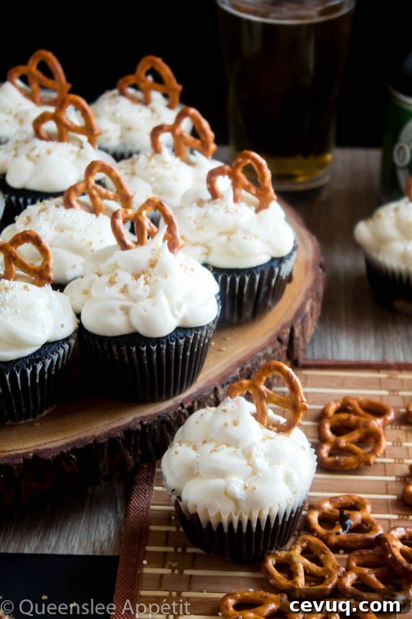 Beer-Infused Pretzel Cupcakes 3 These Beer and Pretzel Cupcakes are made with a salty crunchy pretzel crust, a beer flavoured chocolate cupcake filled with a beer ganache and topped with beer buttercream!