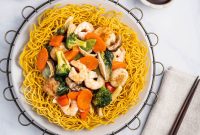 Crispy Pan-Fried Seafood Noodles with Vegetables