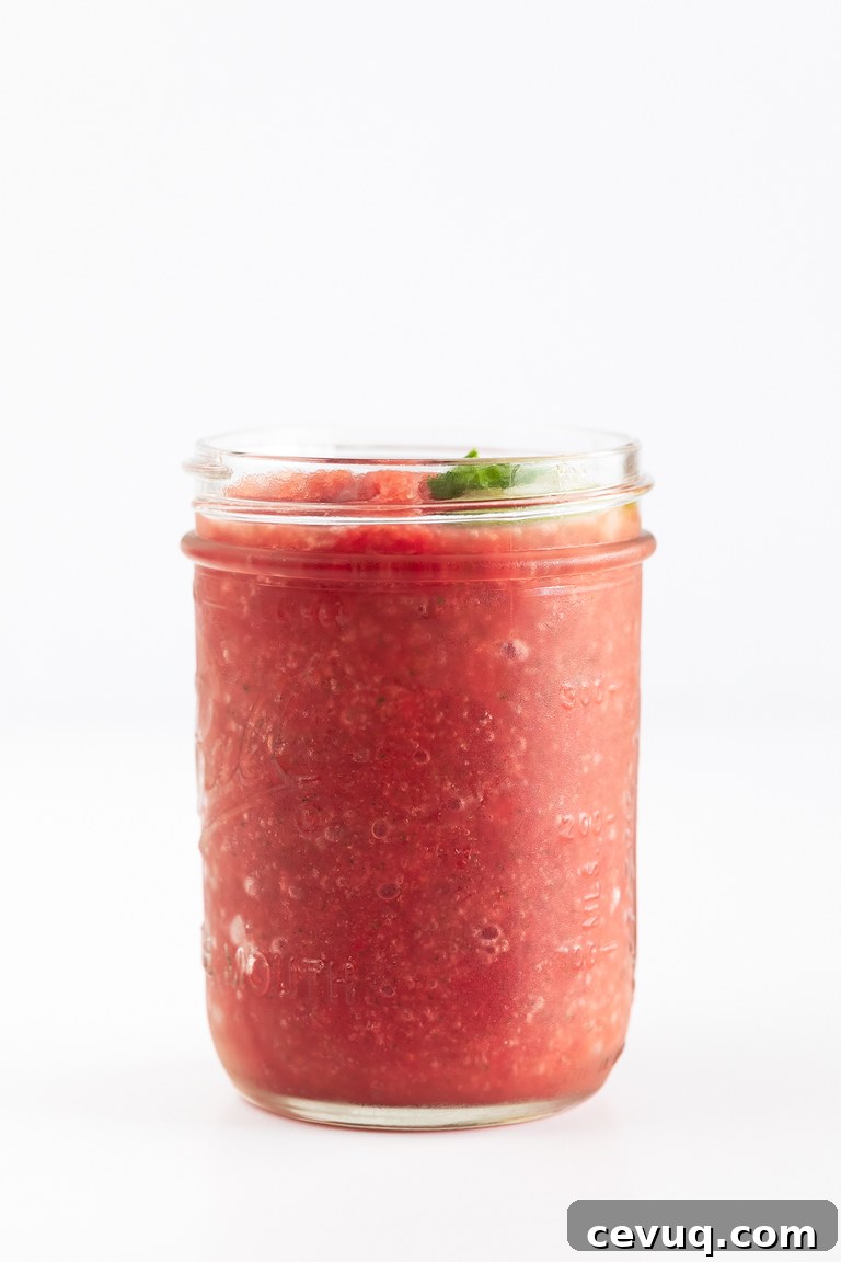 Watermelon Slushie. - Delicious watermelon slushie made with just 4 ingredients: fresh watermelon, lime juice, mint leaves and dates. It's a super refreshing and healthy drink. #vegan #glutenfree #simpleveganblog